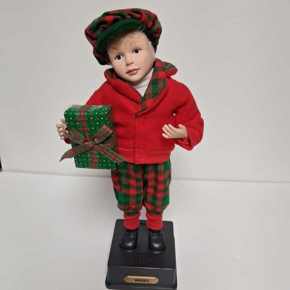Holiday Creations 16" Musical Boy Caroler Christmas Songs Noel Holiday W/Box VTG - Picture 1 of 10